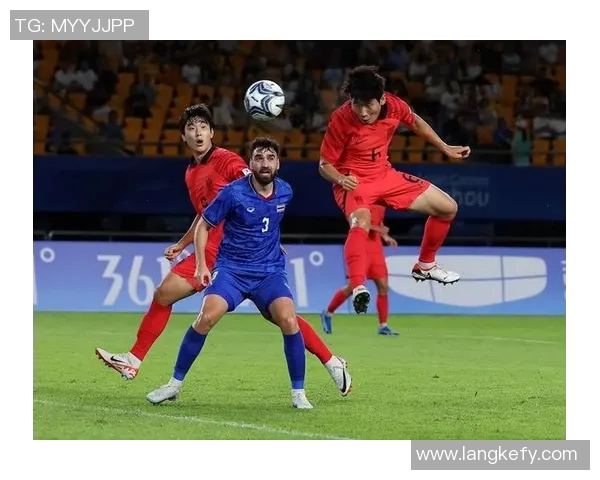 亚运男足精彩对决泰国与乌兹别克全力争夺胜利荣耀