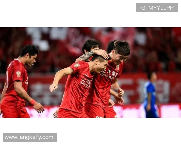 上港与申花激战正酣最终晋级之路谁能笑到最后