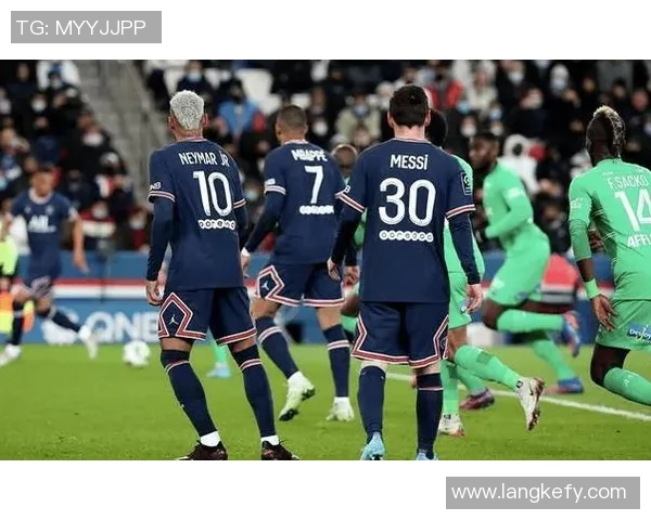 克莱蒙特与圣旺红星的精彩对决揭示法甲新赛季的竞争格局与球队实力分析