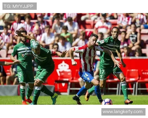 圣菲独立与河床激战正酣双方球队表现与战术分析